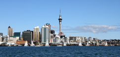 Panorama Aucklandu s dominantou Sky Tower, © Matthew Jones - Fotolia.com