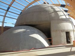 EASYCRETE TBG Metrostav - Velk a mal kopule z pohledovho betonu Easycrete planetrium Techmania