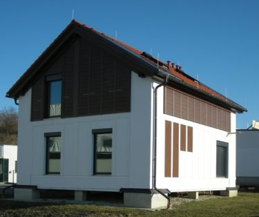 Obr. 1 Model rodinnho domu, Holzforschung Austria, poboka Doln Raksko