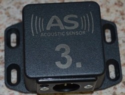 Obr. 2 – Senzory systmu Acoustic Pack a XLR konektor