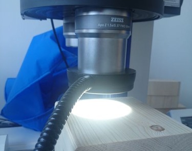 Obr. 1a: Vyhodnocen vzork lepench lamel pomoc mikroskopu