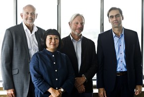 tylenn porot pedsedala Brigitte Shim, profesorka architektury na torontsk univerzit. Dalmi porotci byli Per Arnold Andersen, Peter Stutchbury a Juan Miro (zprava).