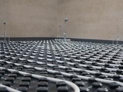 Českomoravský beton anhydrit Anhyment - Ideálně připravený prostor pro pokládku litého cementového potěru CEMFLOW