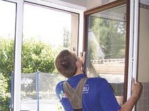 Nasadme okenn kdla, zkontrolujeme funknost novch oken a okna dosedme.