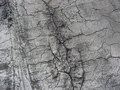 Obr. 2: Detail krytiny z asfaltovanch pasov – jestvujci stav. Zdroj: OLH