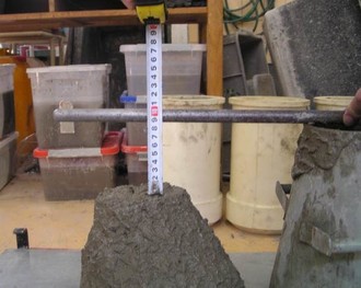 Obrázek 1.: Stanovení sednutí kužele čerstvého betonu