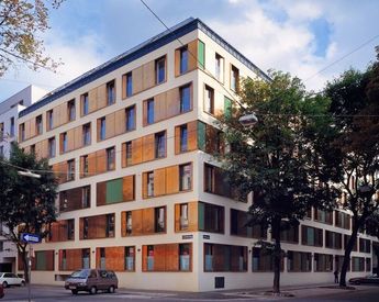 Obr. 2b Plošné založení na tepelné izolaci je použitelné i pro větší stavby. Na fotce studentská kolej ve Vídni Molkereistrasse založená na extrudovaném polystyrenu. (Zdroj: CPD)