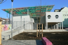 Multikulturn centrum Hvzdika v Brn z modul KOMA, architekti Robert Sldeek a Radko Kvt