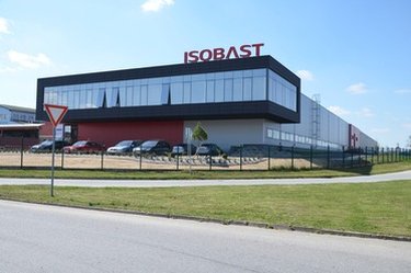 U vrobnho arelu firmy ISOBAST Moravsk Budjovice porota ocenila vraznou architekturu asto opomjenou u prmyslovch staveb.