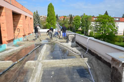 Připravenost stavby pro realizaci ploché střechy - nastavení spádu - platle