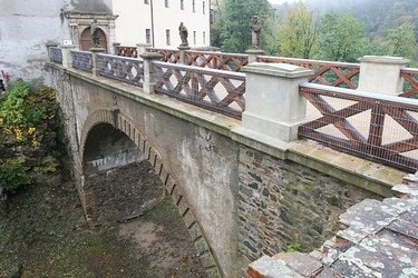 Legendrn most u hradu Veve ek rekonstrukce