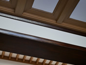 Detaily kazetového stropu a osvětlení
