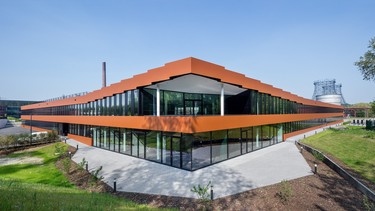 Nov budova RAG uhelnho dolu Zollverein v Essenu je prvn stavbou inspirovanou pstupem C2C, kter byla postavena v Nmecku – osazena je okny Schco se Stbrnm certifiktem.