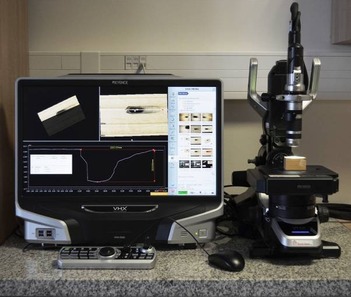 Obr. 3a – Ukázka měření mikroskopické struktury dřeva na digitálním mikroskopu Keyence VHX5000