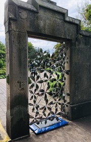 Autorka: Lenka Bartošová - I kámen může rozkvést! - Vstup do Královské botanické zahrady v Edinburghu