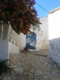 Autorka: Jitka Středová - Překrásný vchod , kterým vchází majitel do svého příbytku na Korfu ve městečku Afionas