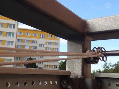 Obrázek 3.: Detail připojení rohového sloupku k madlům balkonu