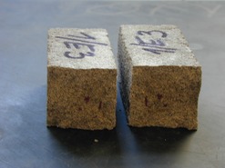 Obr. 7 Rec. 1, CEM I 42,5 R, bez hutnění, 60 dní v 98% CO₂, hloubka karbonatace 20 mm