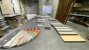 Prask showroom betonovch strek Kabe Farben