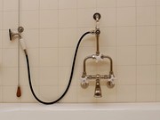 Vybavení koupelny – na tehdejší dobu kvalitní a designově krásné a taky patřičně drahé, včetně bidetu