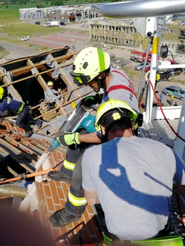 ČEZ – hasiči z jaderné elektrátny Dukovany pomáhají v terénu
