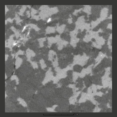 Obr. 3a Pklad vizualizace stejn oblasti tomografick rekonstrukce zrna kameniva v jednom ezu kolmm na osu rotace. ez zskan ze standardn tomografie s rozlienm 14,96 μm / voxel.