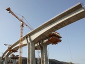 Stavba mostu z předpjatého betonu &copy; Stock Adobe Miroslav Doubrava