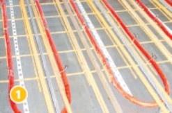 Obr. 1 Hliníkové kompozitní trubky jsou prostorově zality do betonového stropu. Přes tyto trubky protéká topná nebo chladicí voda.