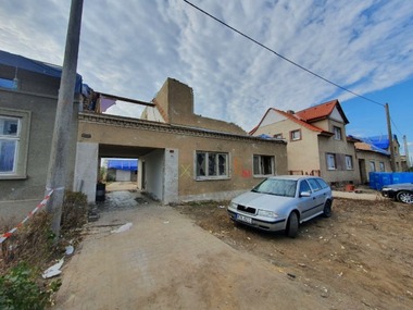 Obr. 6 – RD Mikulčice – stav po tornádu. Fig. 6 – Building in Mikulčice – state after tornado