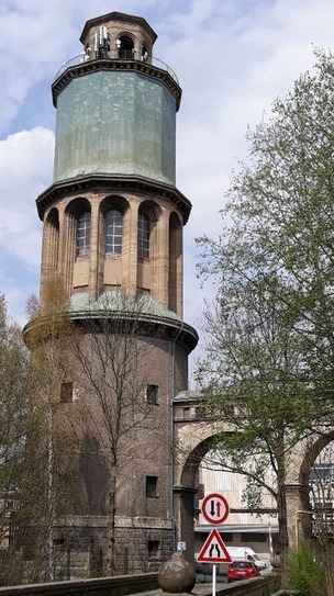 Obr. 1a: Celkový pohled na věž
