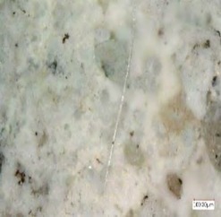 Obrázok 4a Bariéra z uhličitanov natlačených na seba v priestore tenkej OKO