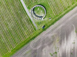 Pohledy z dronu – Stezka nad vinohrady (Foto: Michal Brandejsk)