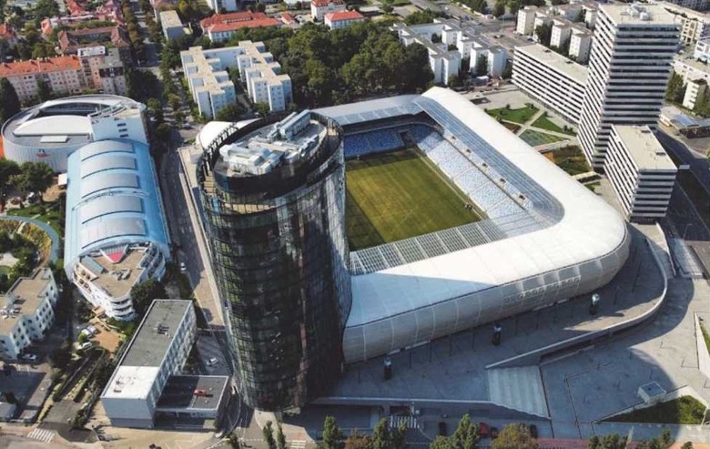 Obr. 10 Národný futbalový štadión, bytový komplex Tehelné pole a administratívna budova