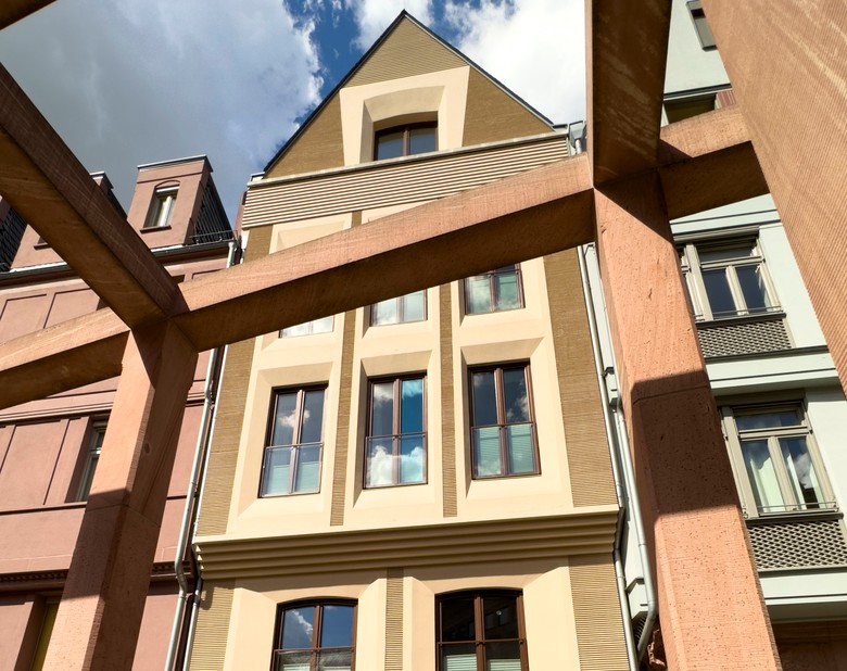 Prvky StoDeco naly uplatnn i pi historizujc stavb Markt 38 v centru Frankfurtu nad Mohanem, znienm bhem druh svtov vlky. Foto: Bernd Neff.