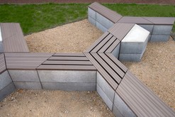 Posezen z prvk Playstone