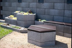 Posezen z prvk Playstone
