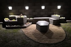 Posezen z prvk Playstone se zabudovanm osvtlenm