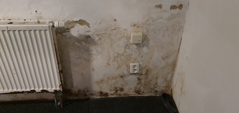 Obr. 5: Pohled na neizolovanou ze s vnm pokozenm. Vpravo zdivo s pizdvkou, bez viditelnho pokozen.