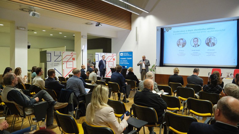 Konference řešila stav dekarbonizace ve stavebnictví a objasňovala vykazování emisí napříč dodavatelským řetězcem