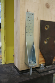 Obr.&nbsp;7a: Poru�en� tahov�ch kotev a smykov�ch �heln�k� ve styc�ch velkorozm�rov�ho zku�ebn�ho t�lesa