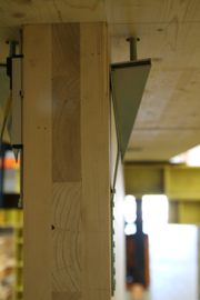 Obr.&nbsp;7b: Poru�en� tahov�ch kotev a smykov�ch �heln�k� ve styc�ch velkorozm�rov�ho zku�ebn�ho t�lesa