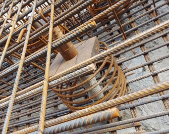 Obr. 8b – Vystuženie steny WR4 – bolo nutné pridať šmykovú výstuž okolo kotevných platní tyčí