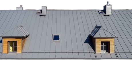 Nová povrchová úprava Granite Comfort RAL 7016, která zabraňuje přehřívání plechové krytiny v horkých letních dnech. Zdroj: Evromat