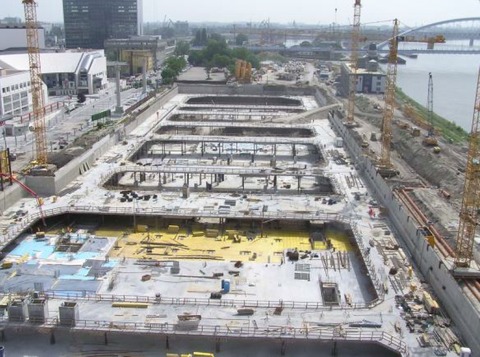 Obr.&nbsp;1 Biela va�a s&nbsp;horizont�lnym rozpern�m r�mom