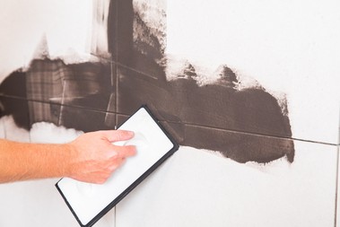 Spárování pomocí spárovací hmoty Baumacol PremiumFuge