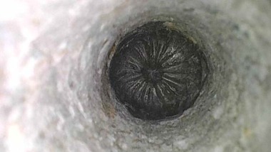 Obr.&nbsp;8: Kontrola injektovania káblových kanálikov – vyplnené káblové kanáliky