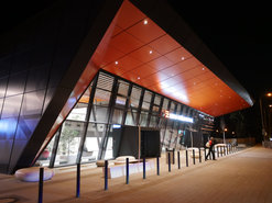 Noční pohled zleva. Foto: Petr Brandejský