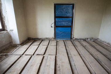 Původní, očištěná podlaha