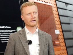 Integrace fotovoltaiky do střešní krytiny je opět snazší díky Wevolt X-Frame a X-Tile