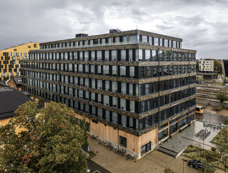 Administrativní budova MAGASIN X, Švédsko. Zdroj: Saint-Gobain Glass